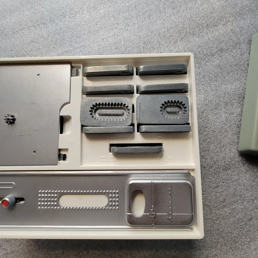 Sears Kenmore Metal Eyelet Template & Zig Zag Sewing Accessories 17 Book Disk‎